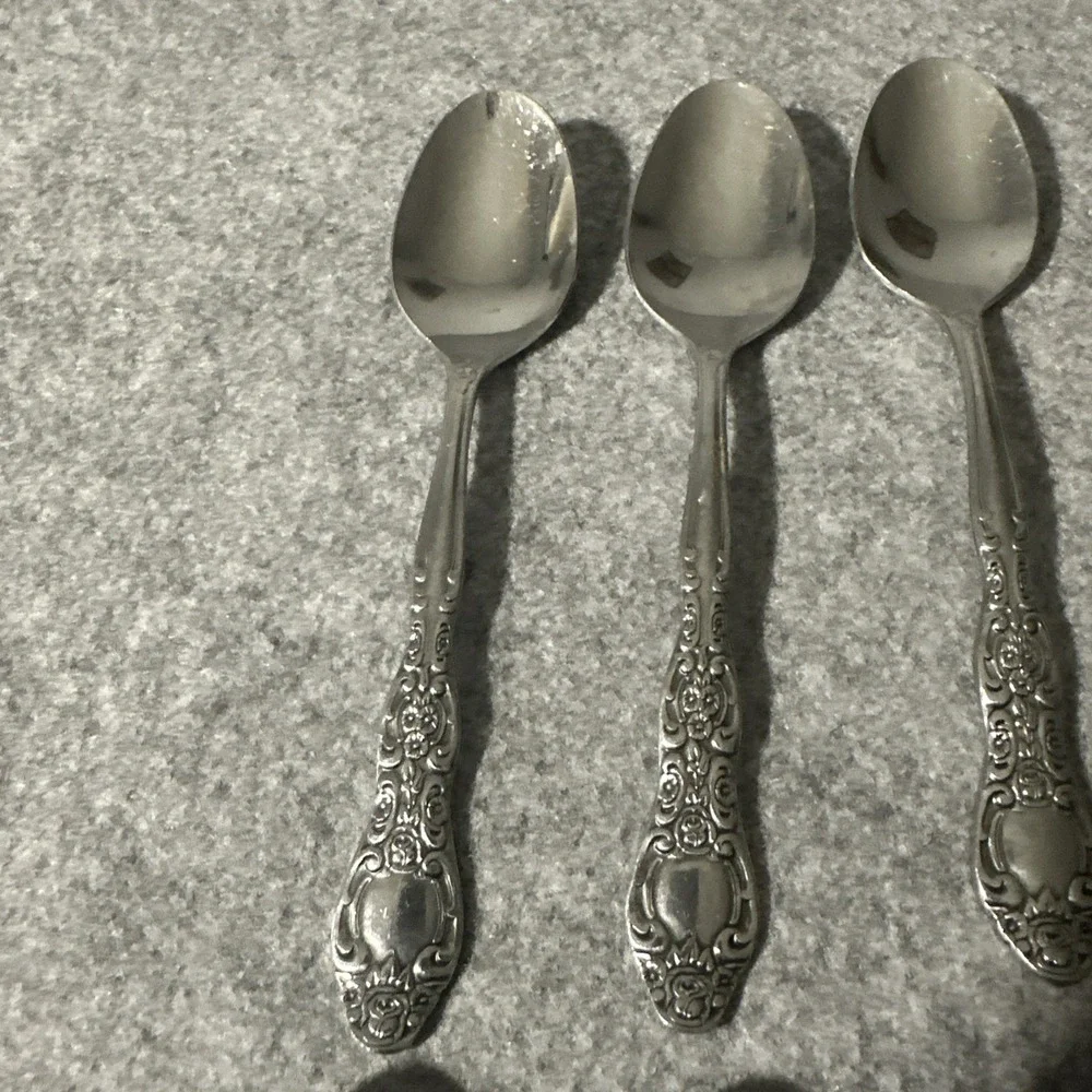 8 International Stainless VERONA Pattern Teaspoons Korea‎